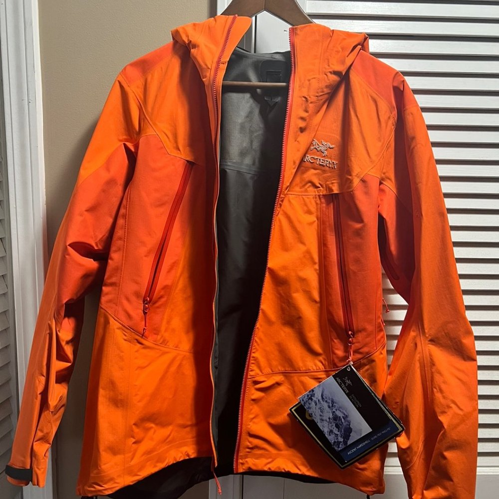 ARC’TERYX Women’s Alpha SL Hybrid Gore-Tex Jacket (New, size: L)